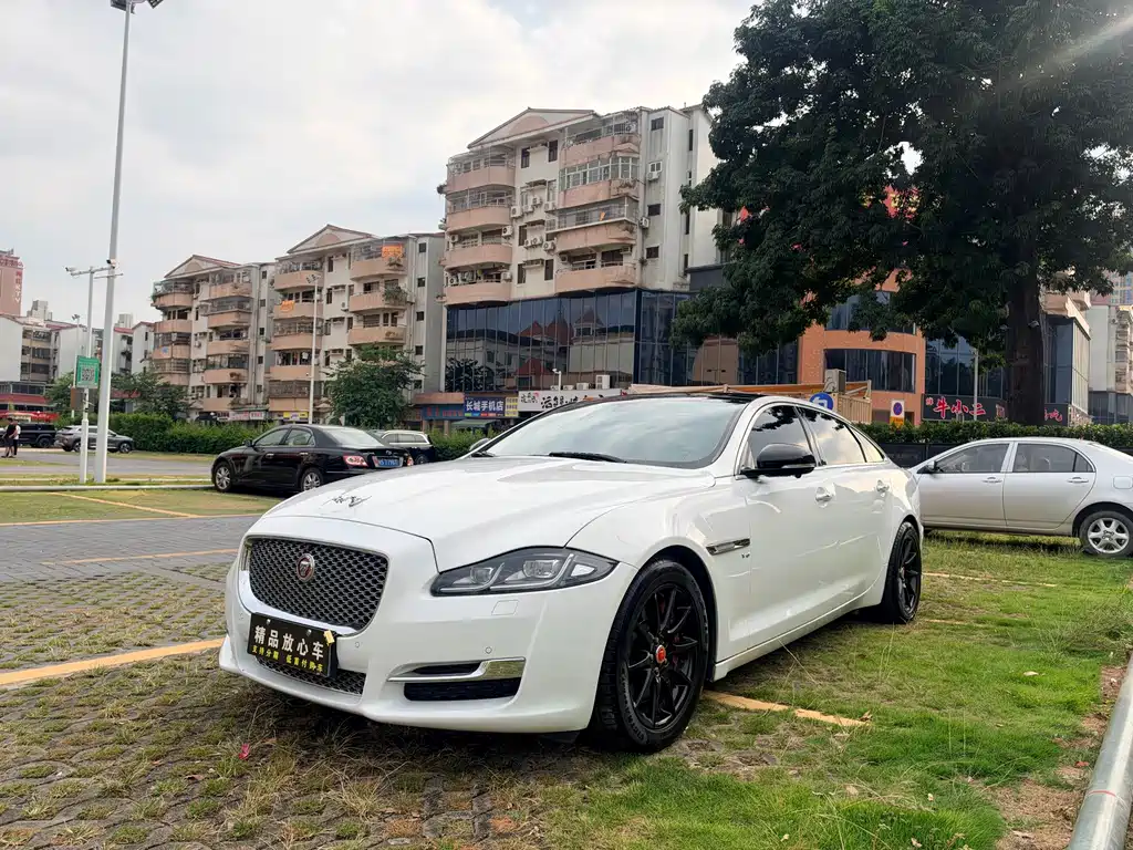 Jaguar XJ — миниатюра 3