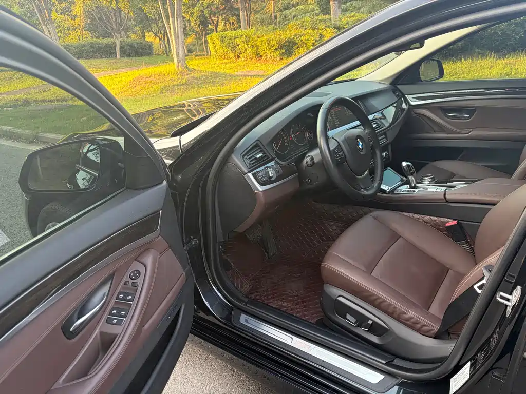 BMW 5 Series — миниатюра 13