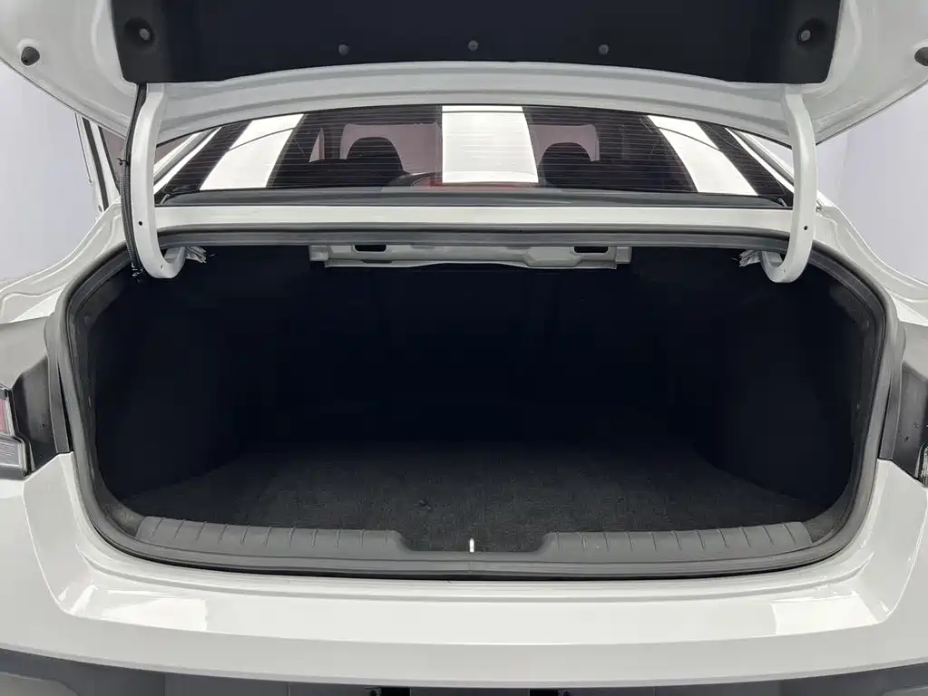 Hyundai Elantra — миниатюра 18