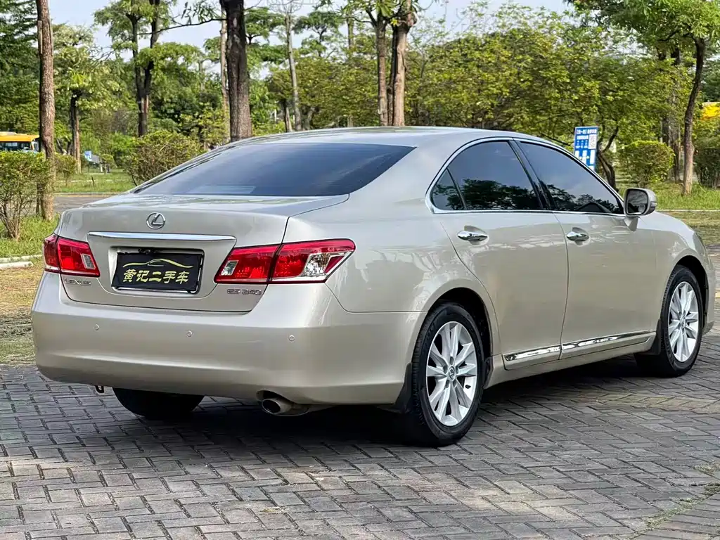 Lexus ES — миниатюра 5