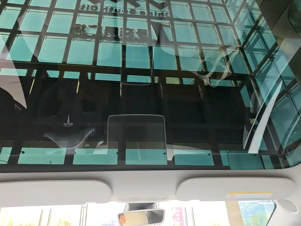 Tesla Model 3 — миниатюра 18