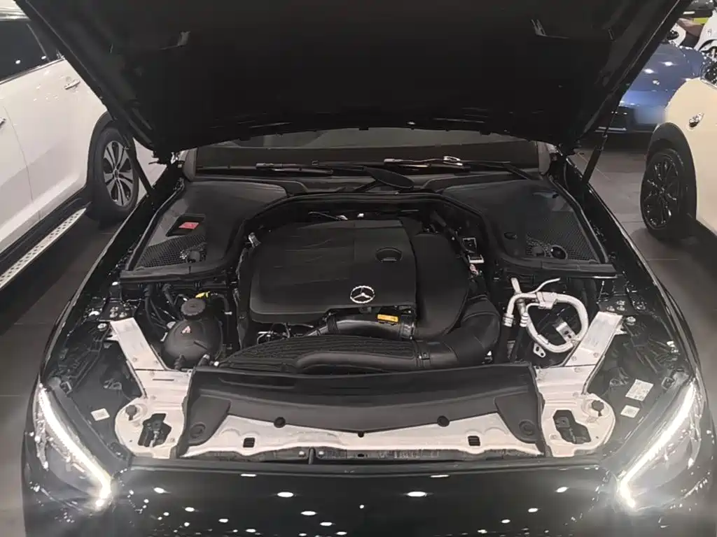 Mercedes-Benz E-Class — миниатюра 20