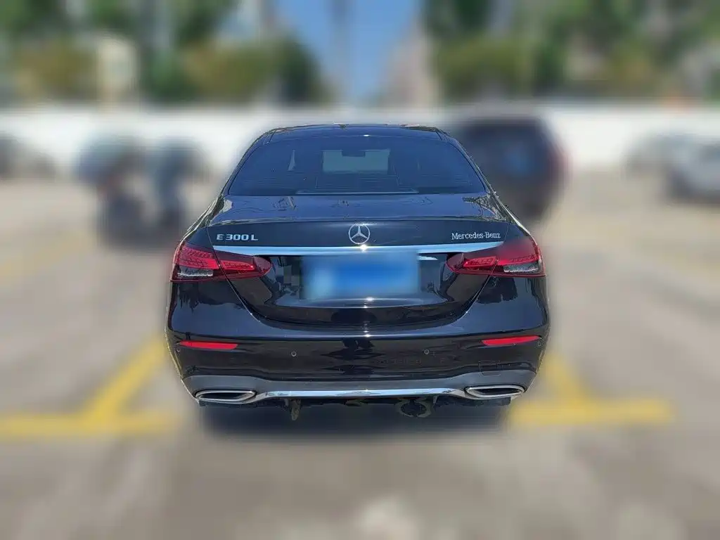 Mercedes-Benz E-Class — миниатюра 5