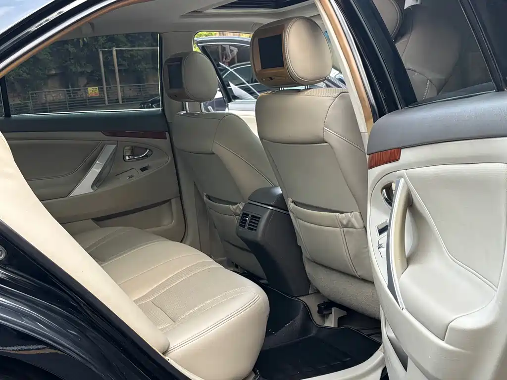 Toyota Camry — миниатюра 8