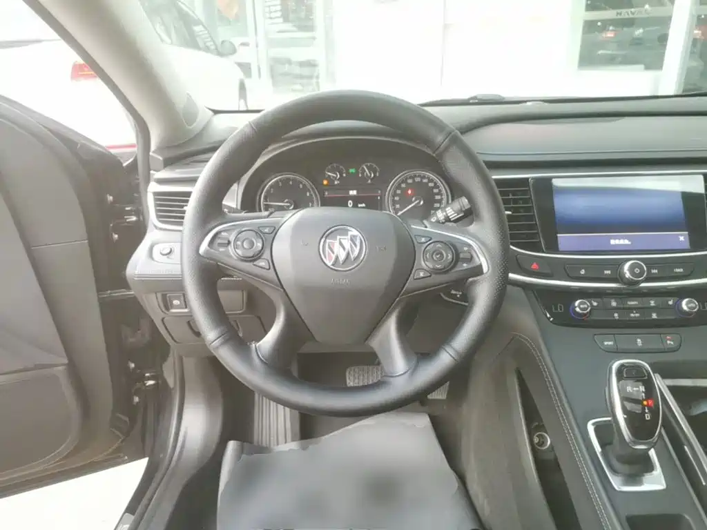 Buick LaCrosse — миниатюра 11