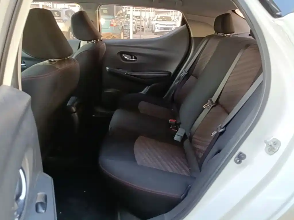 Nissan Bluebird — миниатюра 17