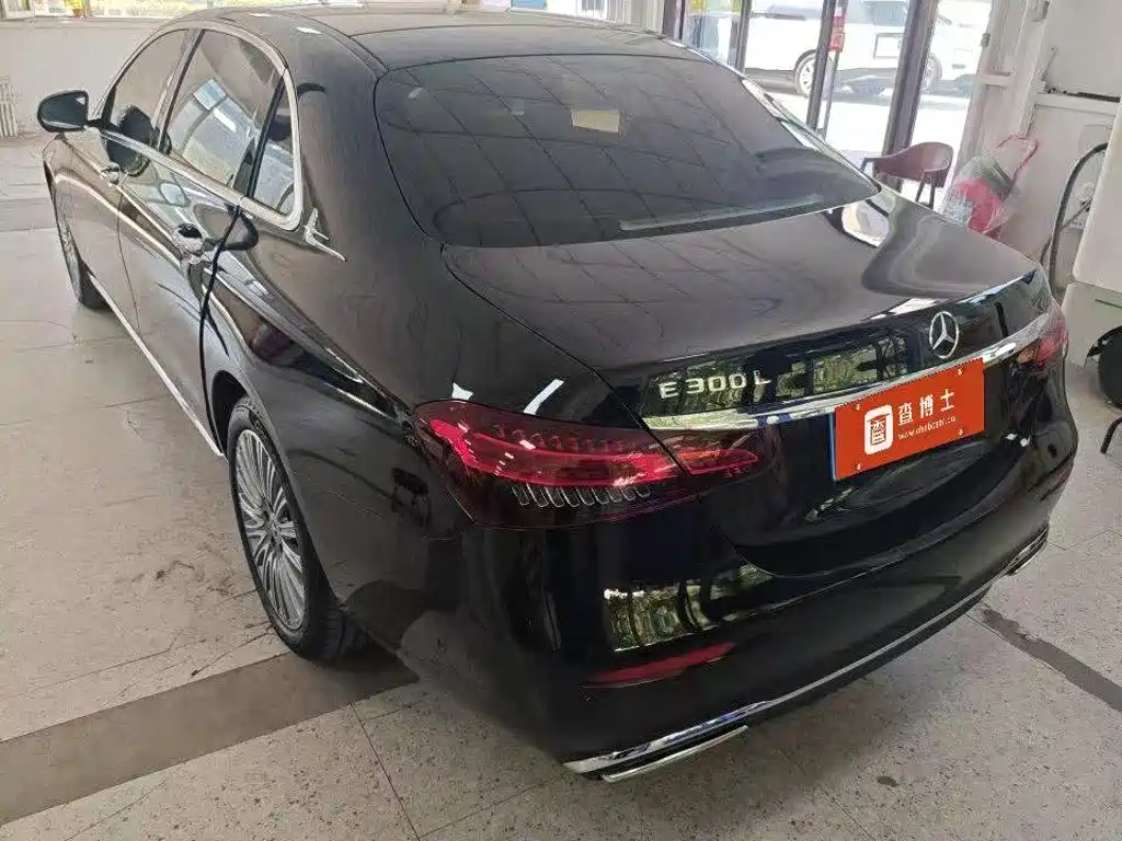 Mercedes-Benz E-Class — миниатюра 8