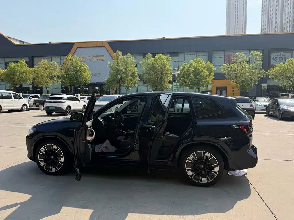 BMW iX3 — миниатюра 13
