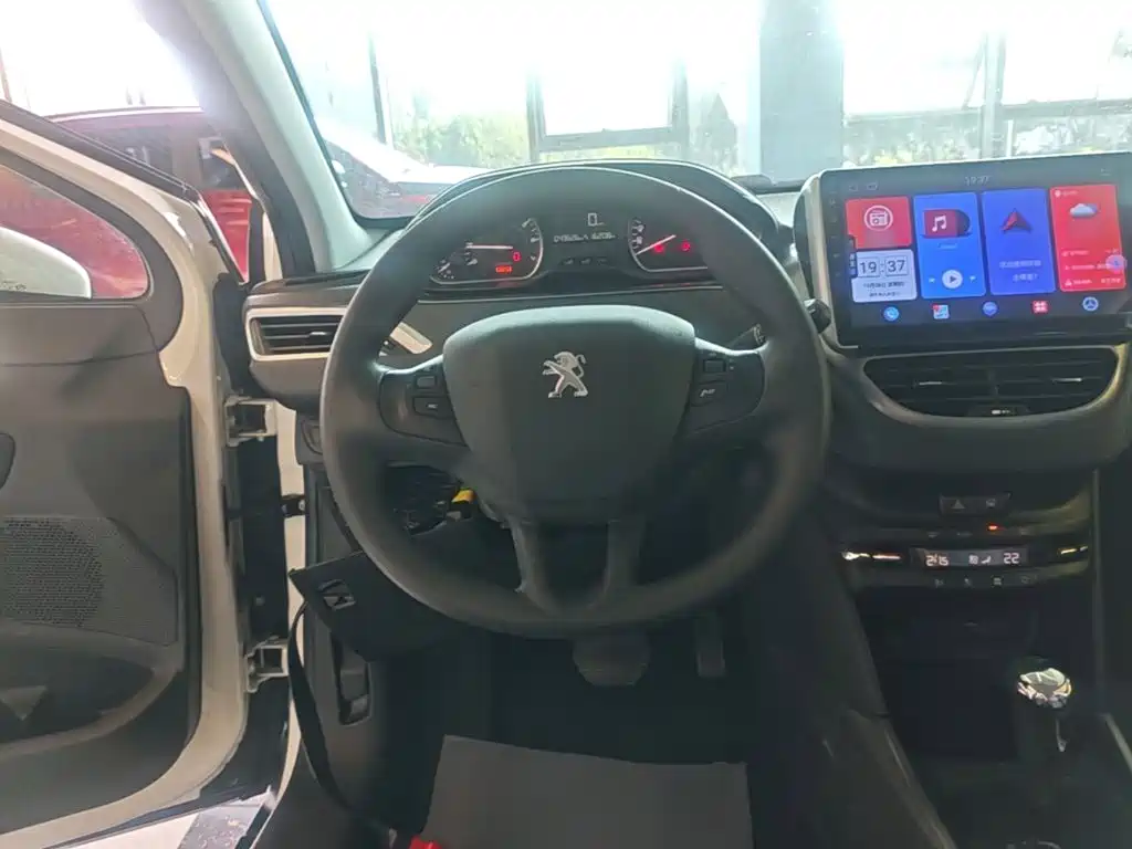 Peugeot 2008 — миниатюра 11
