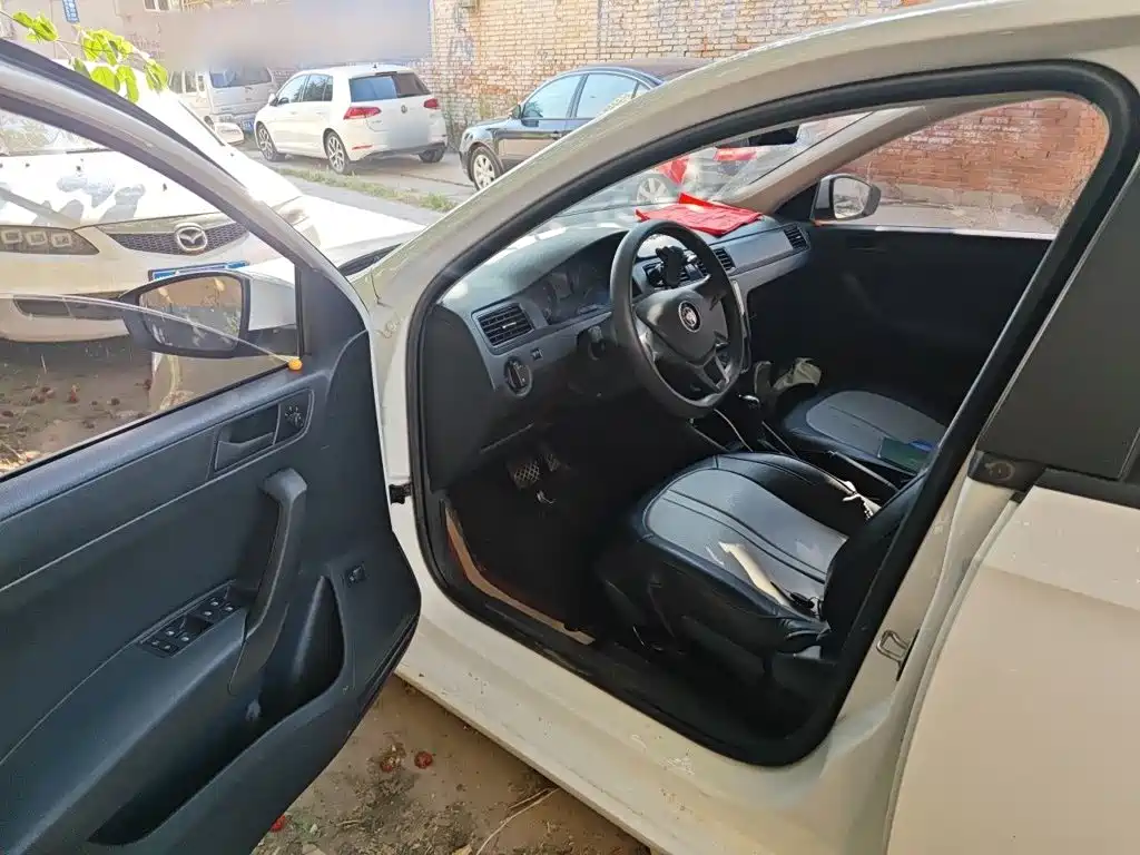 Volkswagen Santana — миниатюра 12