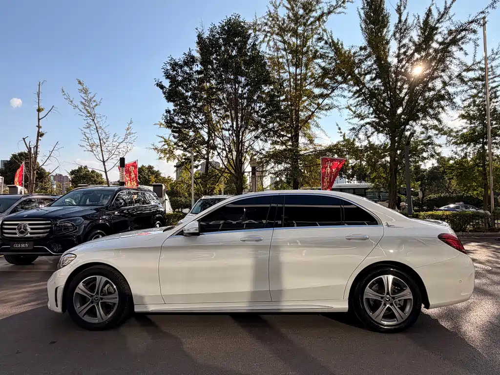 Mercedes-Benz C-Class — миниатюра 12
