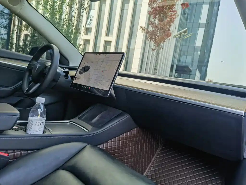 Tesla Model 3 — миниатюра 12