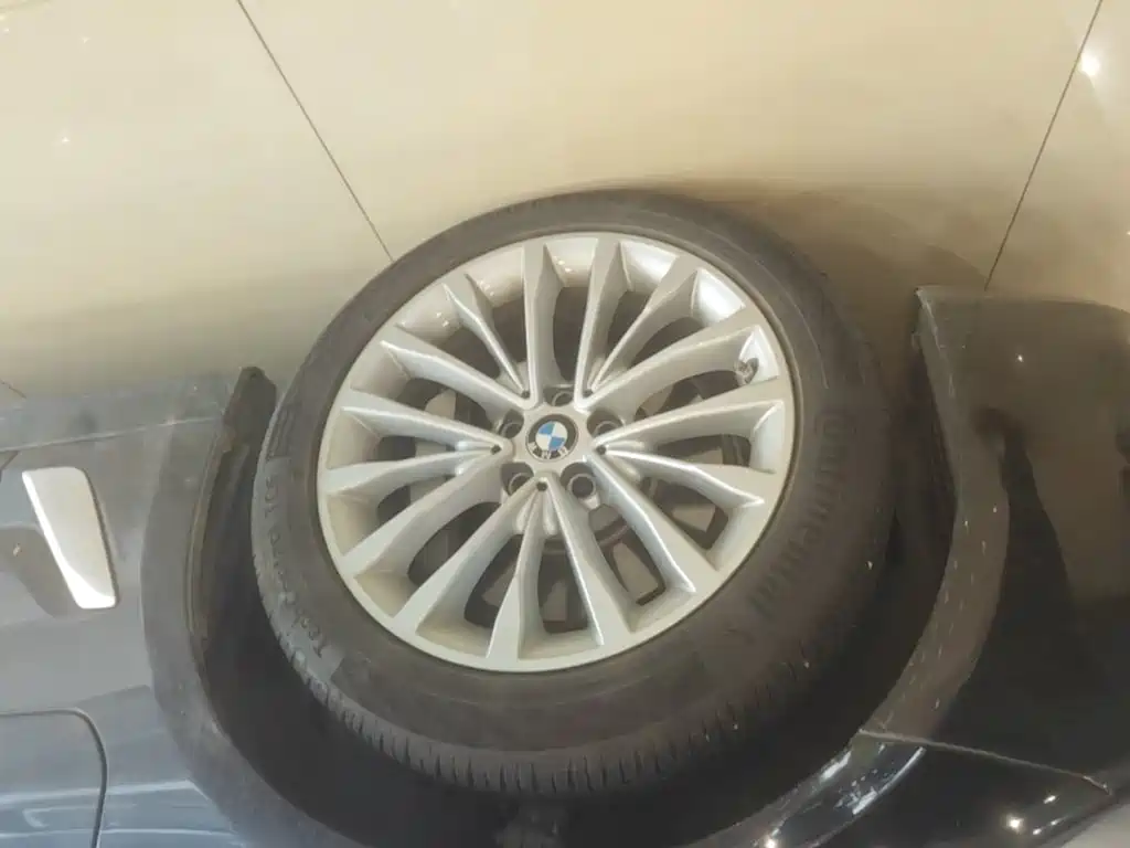 BMW 5 Series New Energy — миниатюра 23