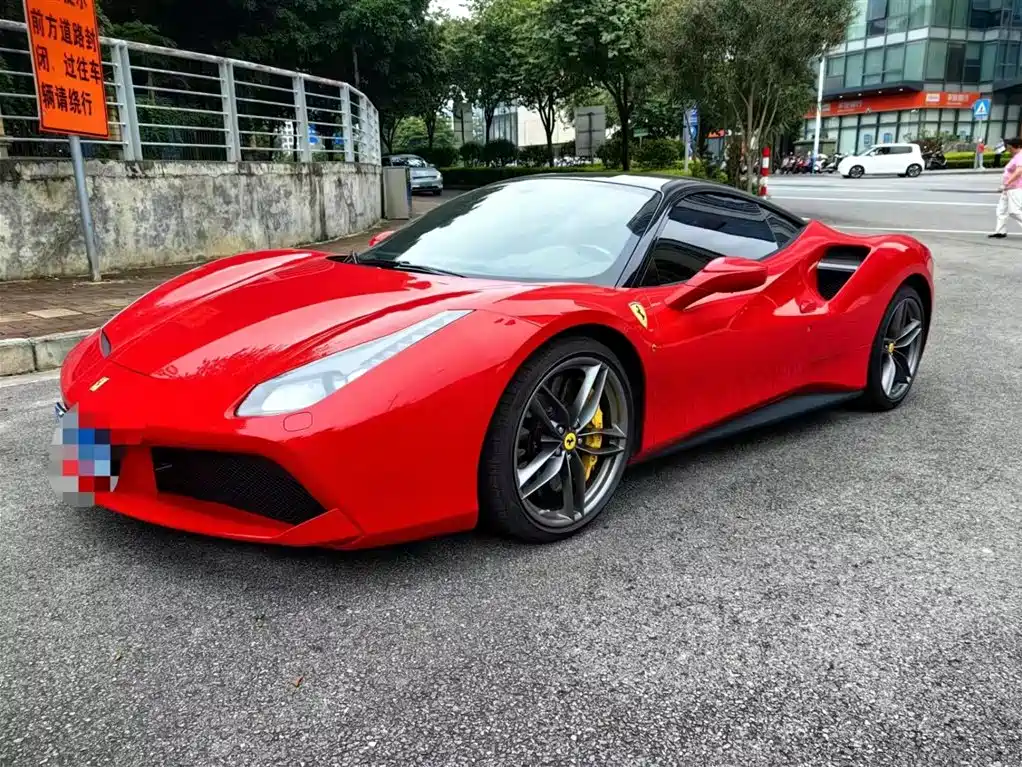 FERRARI 488