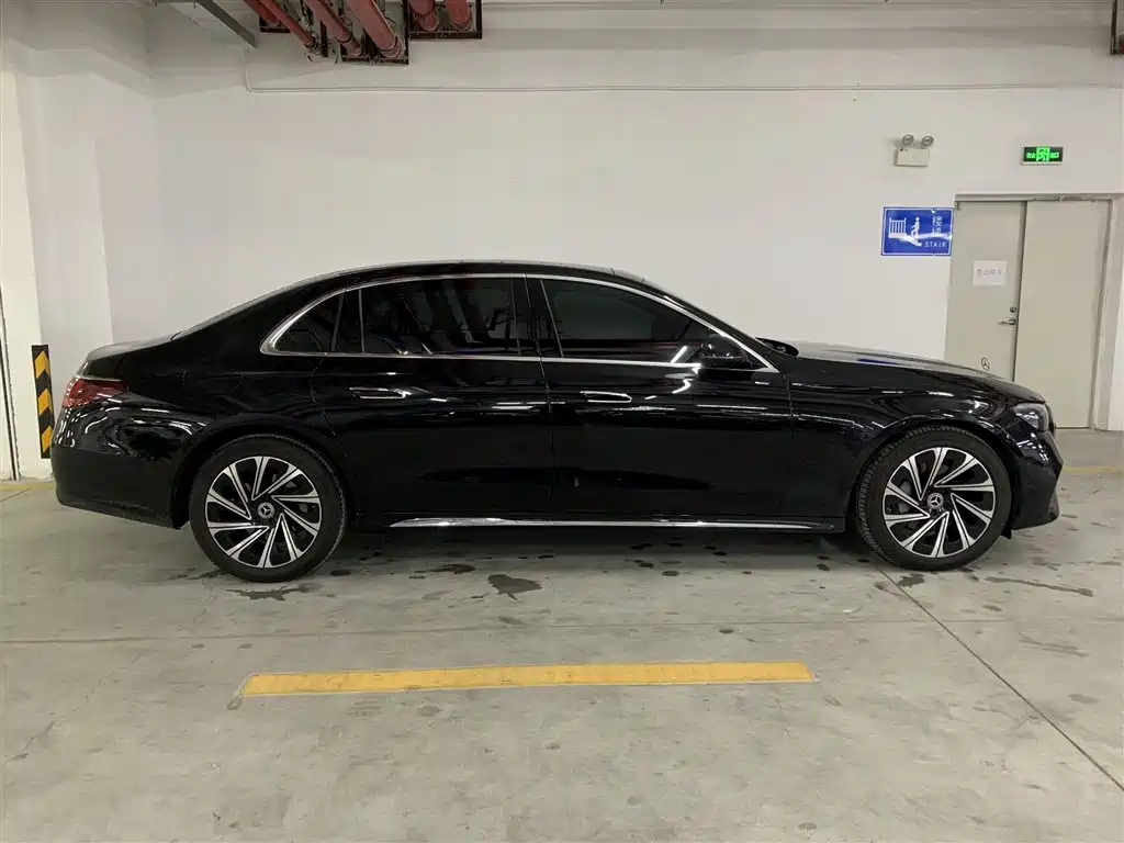 Mercedes-Benz E-Class — миниатюра 3