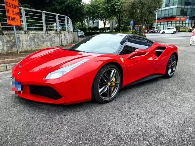 FERRARI  488 2018