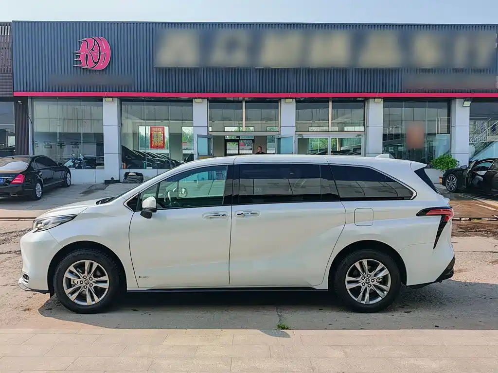 Toyota Sienna — миниатюра 9