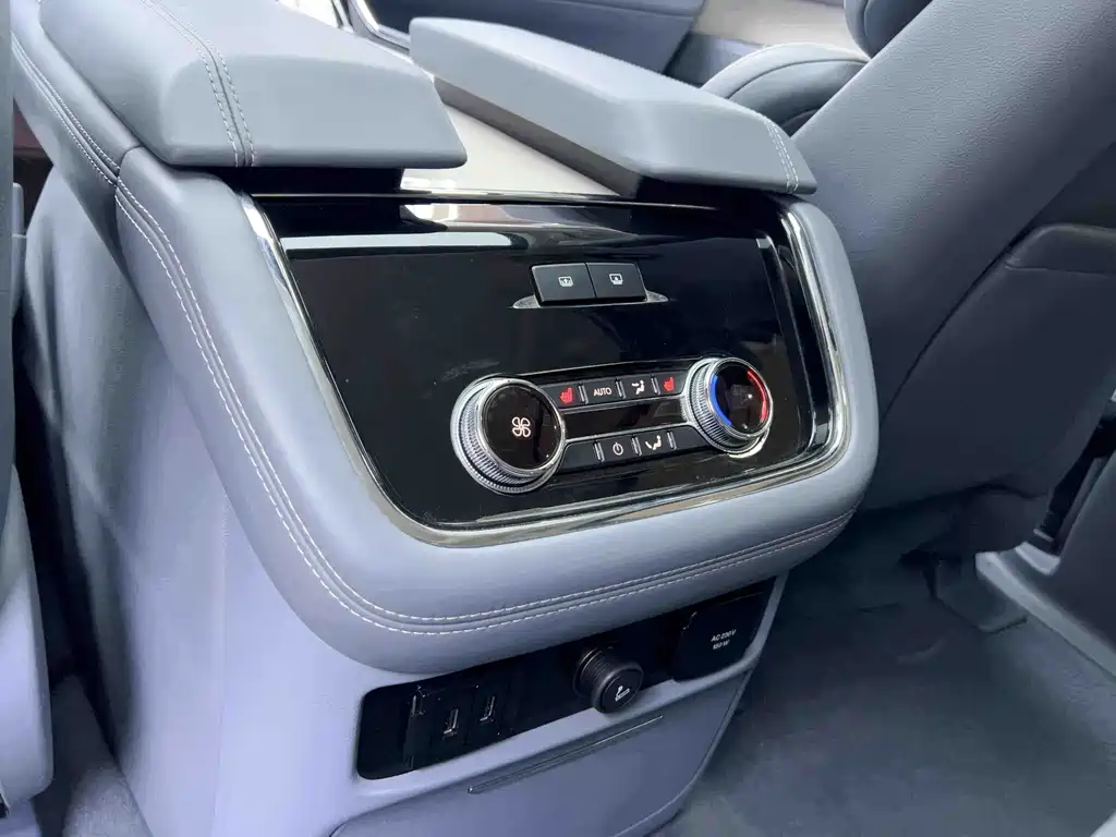 Lincoln Navigator — миниатюра 10