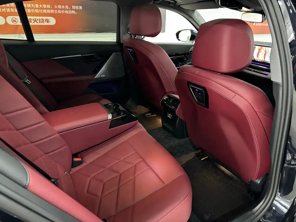 BMW 5 Series — миниатюра 8