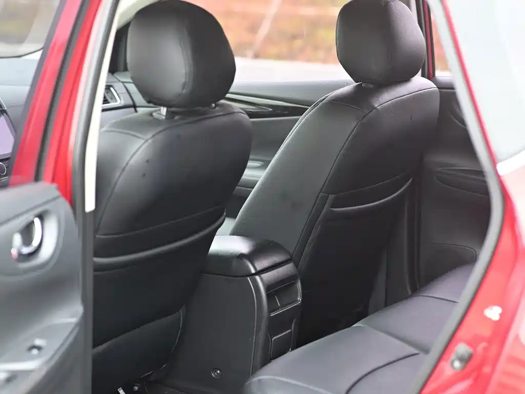 Nissan Tiida — миниатюра 5