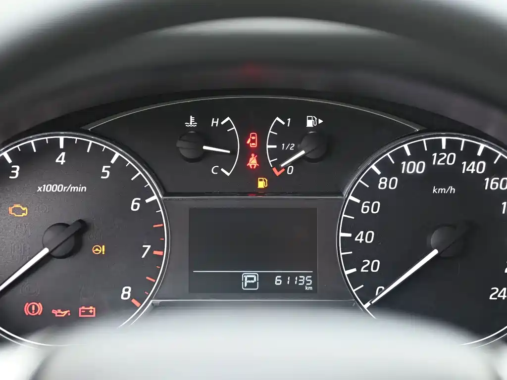 Nissan Tiida — миниатюра 8