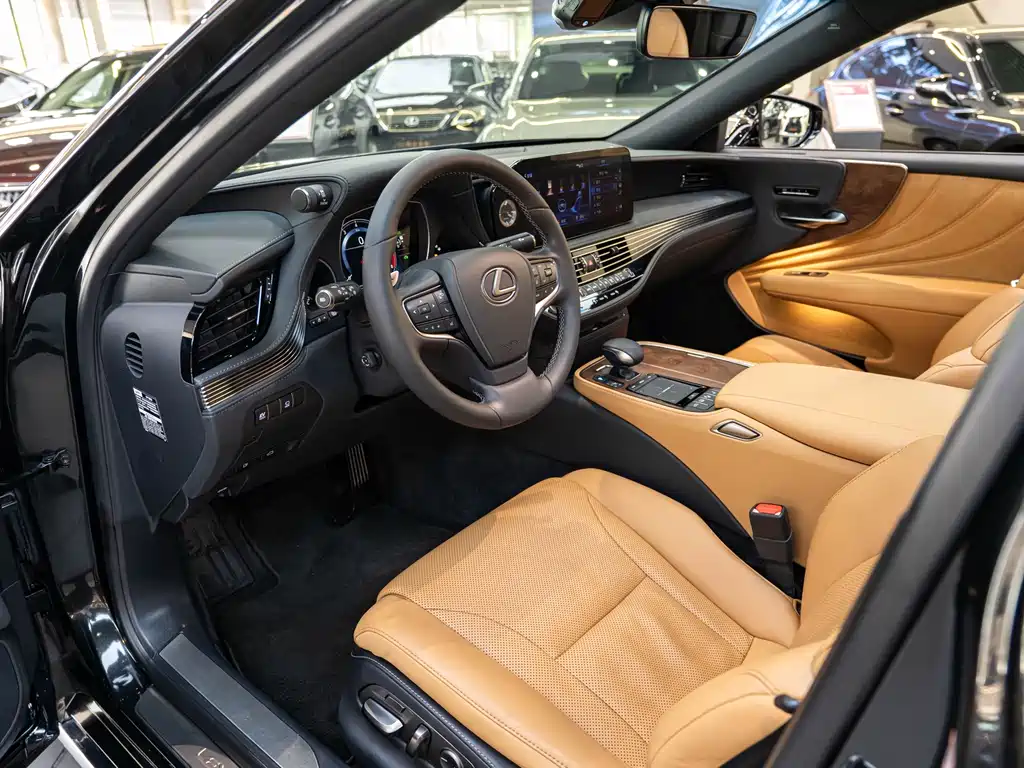 Lexus LS — миниатюра 9