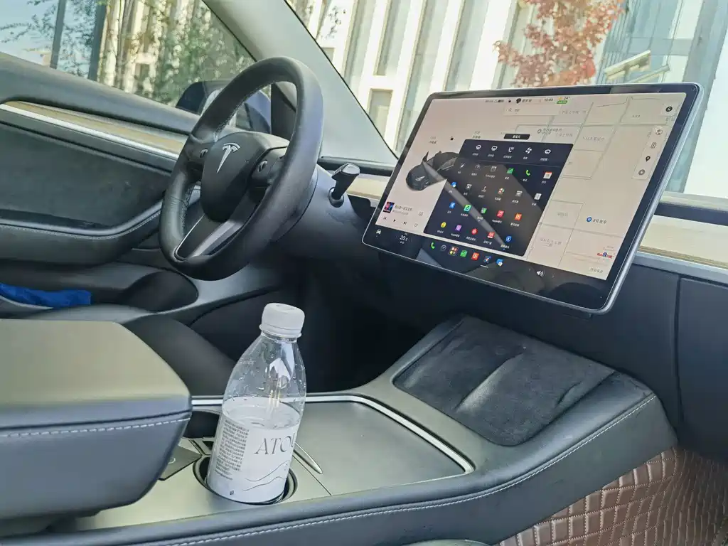 Tesla Model 3 — миниатюра 11