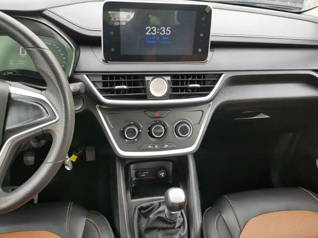 Wuling Hongguang S3 — миниатюра 13