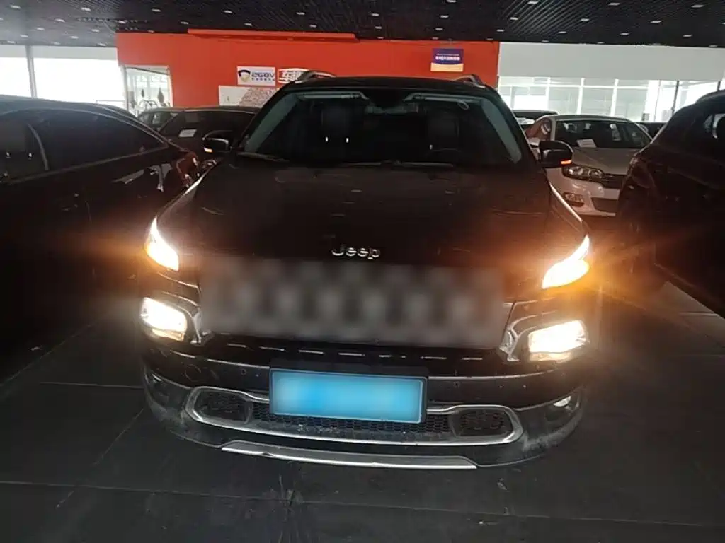 Jeep Cherokee — миниатюра 3