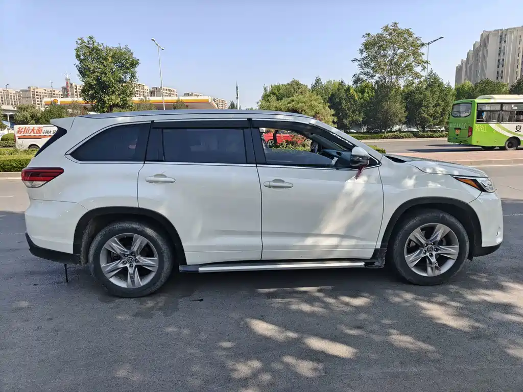 Toyota Highlander — миниатюра 11