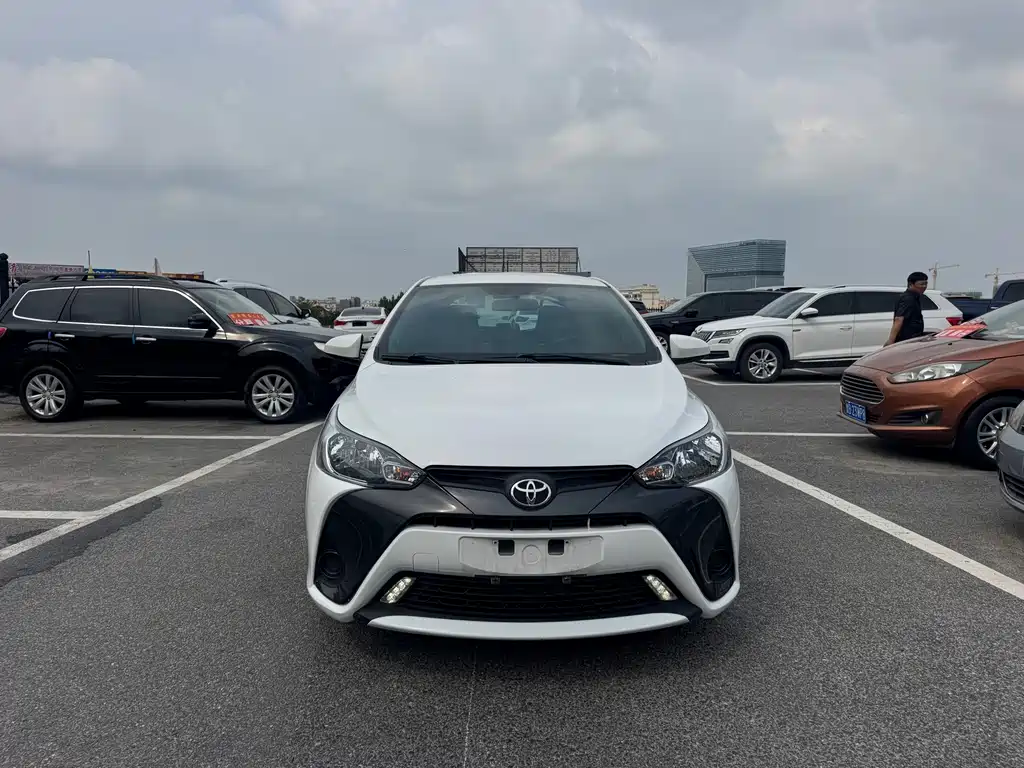 Toyota Yaris L — миниатюра 2