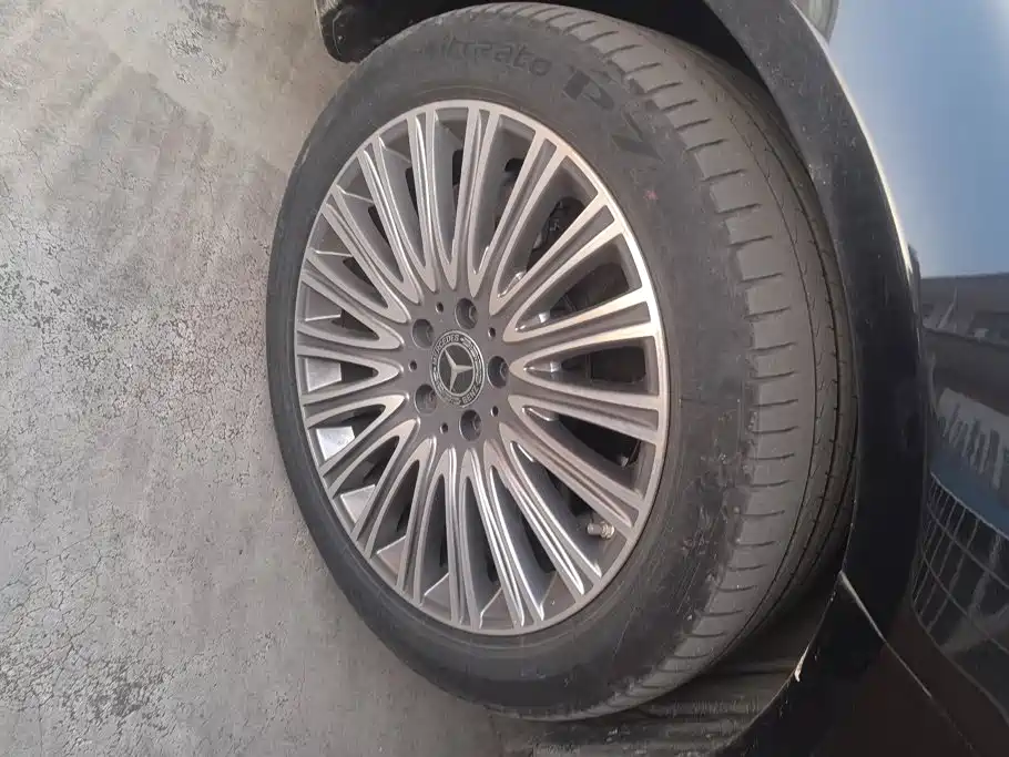 Mercedes-Benz E-Class — миниатюра 6