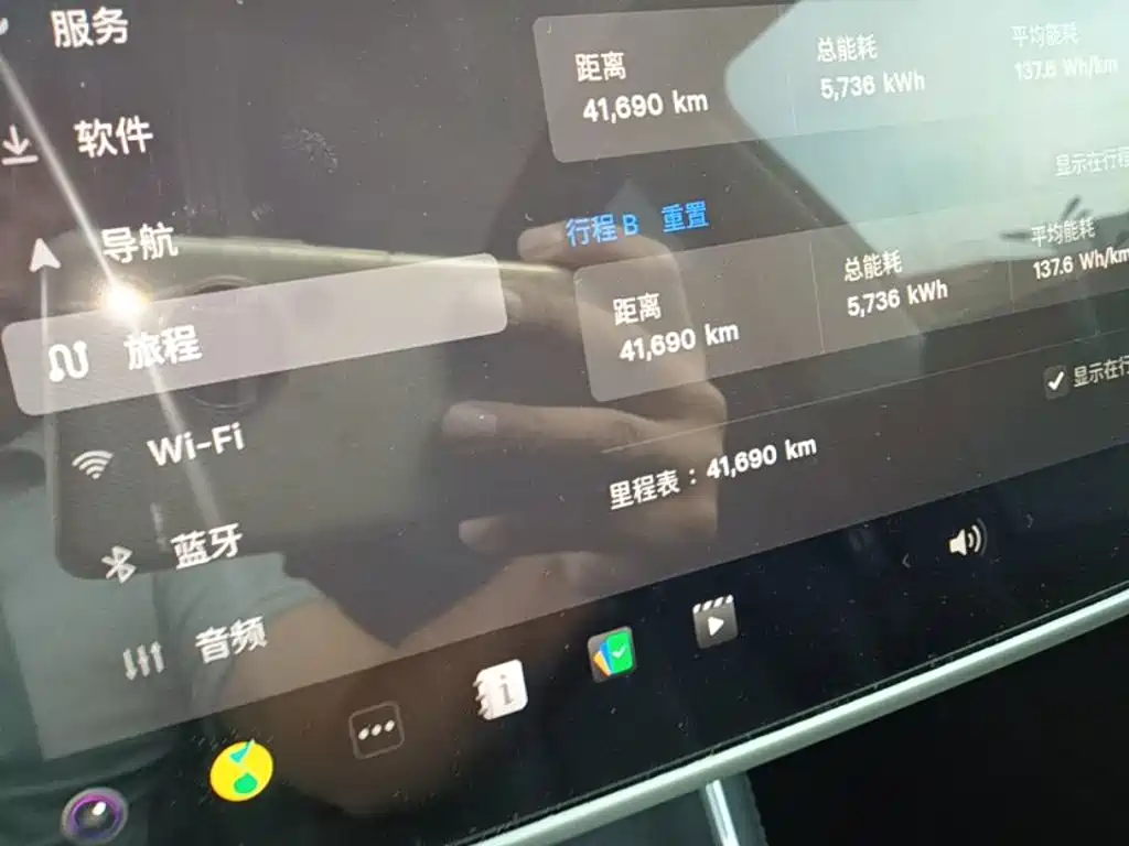 Tesla Model Y — миниатюра 12