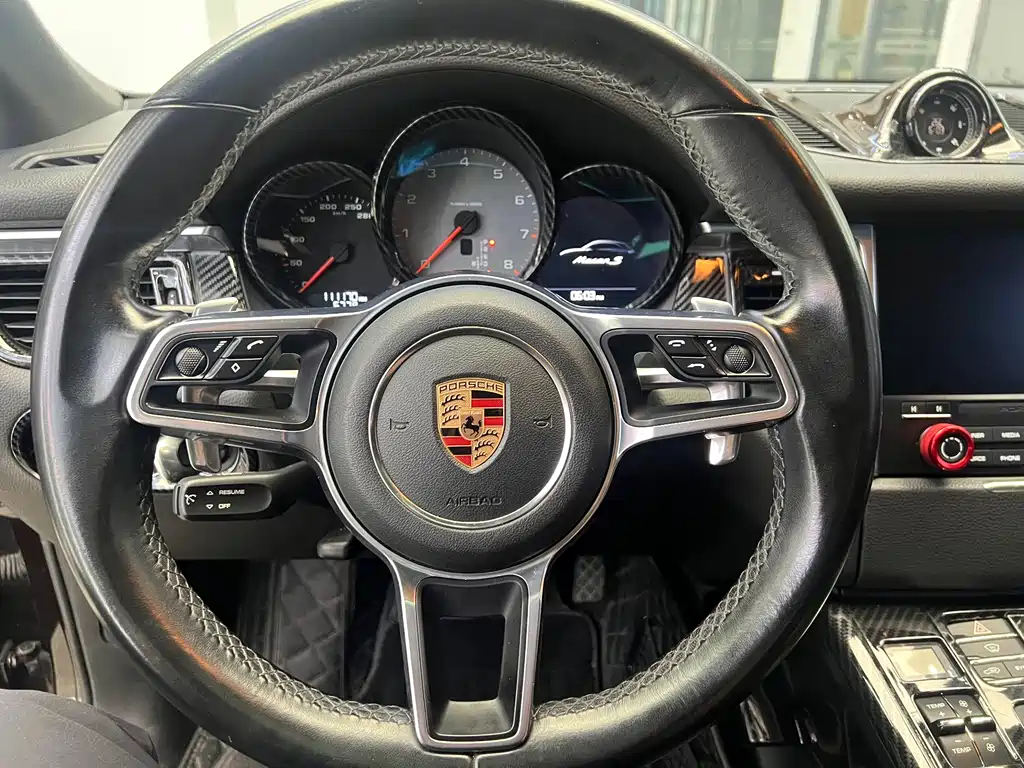 Porsche Macan — миниатюра 7