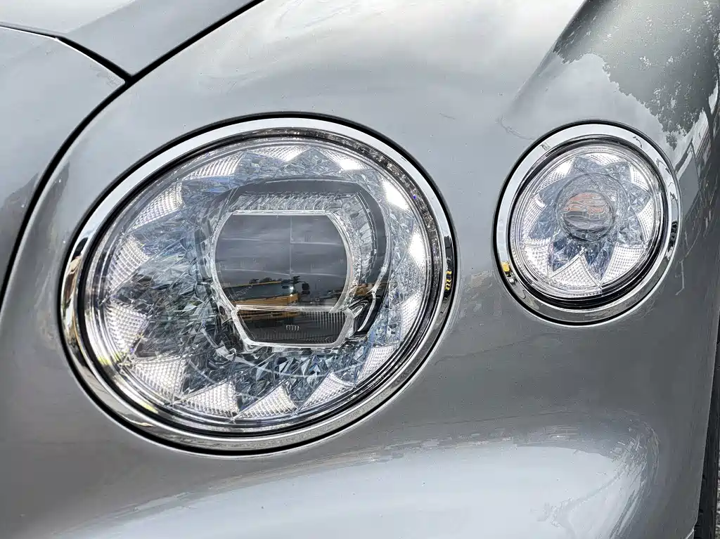 Bentley Flying Spur — миниатюра 11