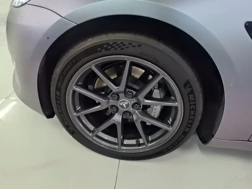 Tesla Model 3 — миниатюра 23