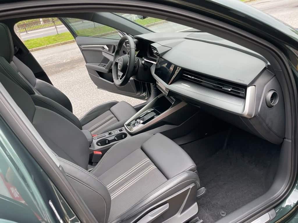 Audi A3 1.4 л 2023 г. Зелёный, пробег 33000 км