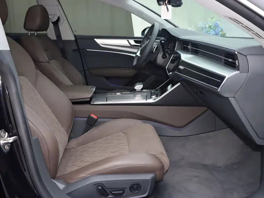 Audi A7L — миниатюра 13