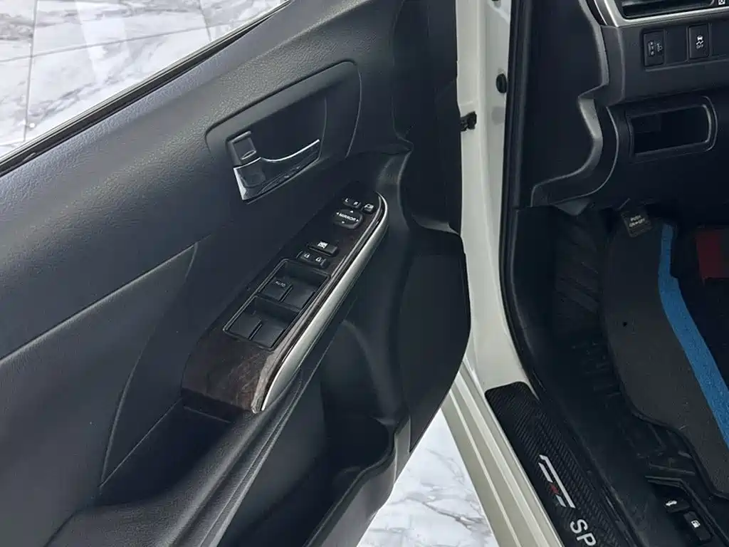 Toyota Camry — миниатюра 14