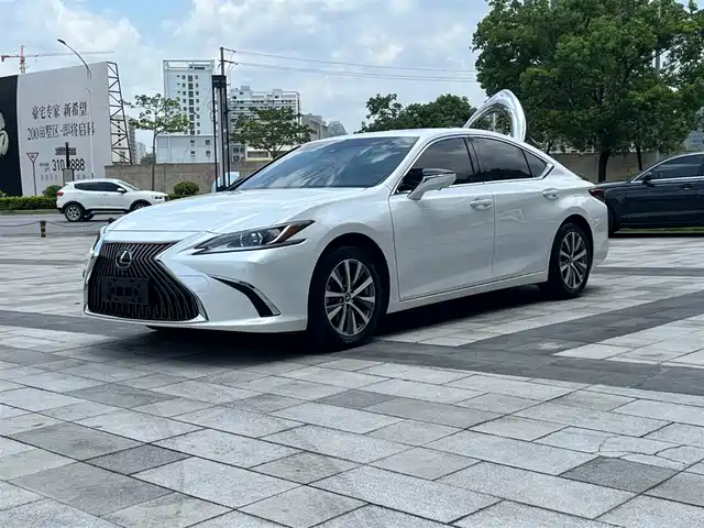 LEXUS  ES 2021