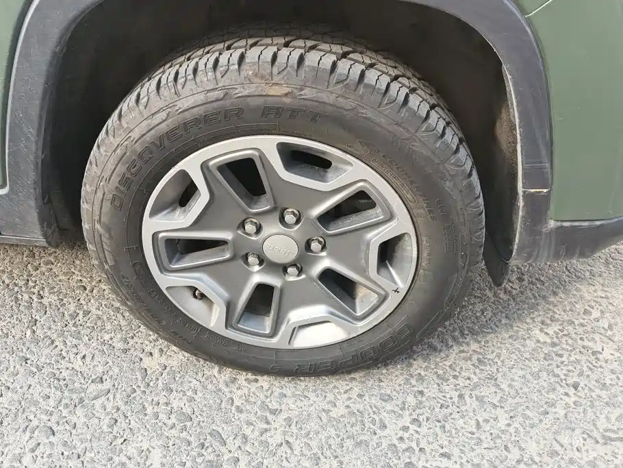 Jeep Cherokee — миниатюра 6