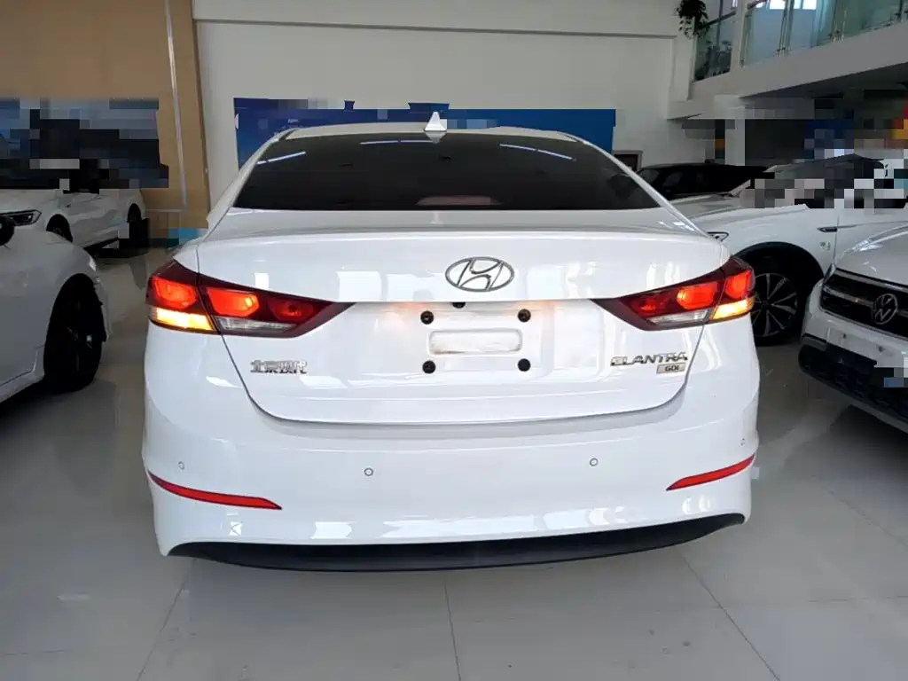 Hyundai Elantra — миниатюра 6