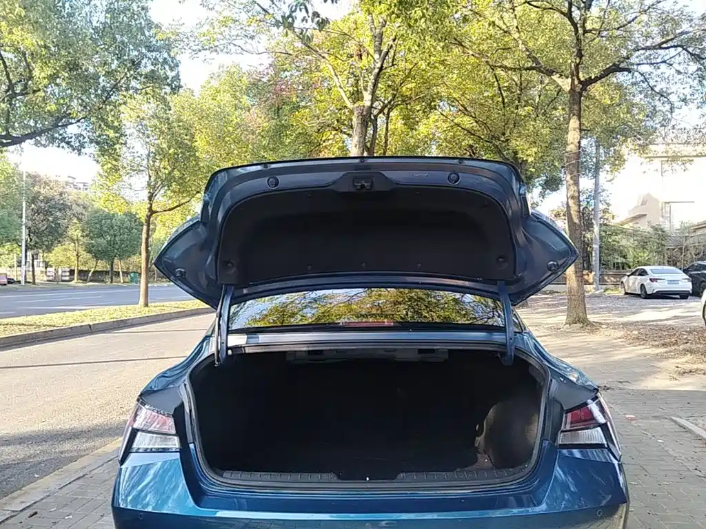 Hyundai Elantra — миниатюра 19