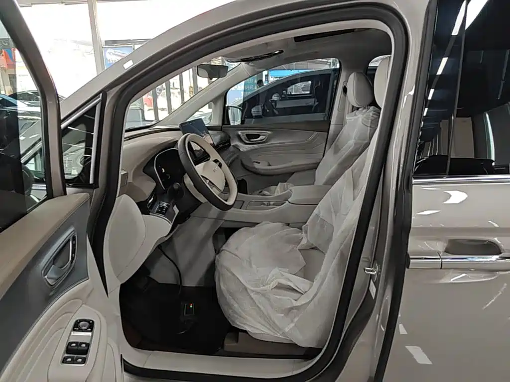 Roewe iMAX8 New Energy — миниатюра 16