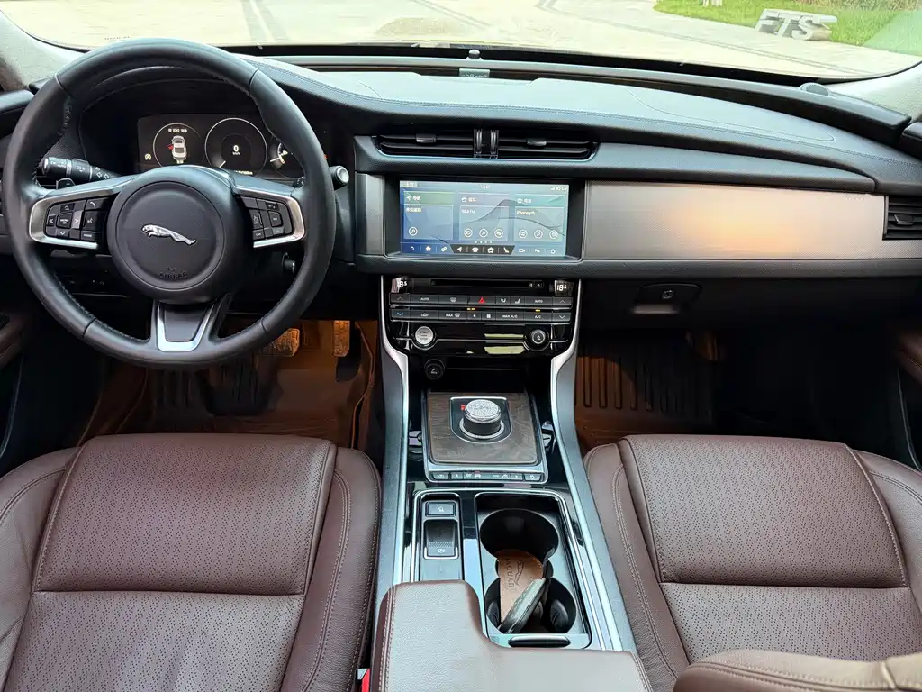 Jaguar XFL — миниатюра 9
