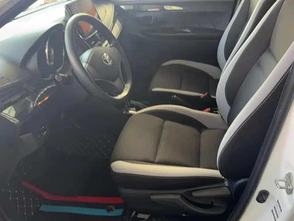 Toyota Yaris L — миниатюра 8