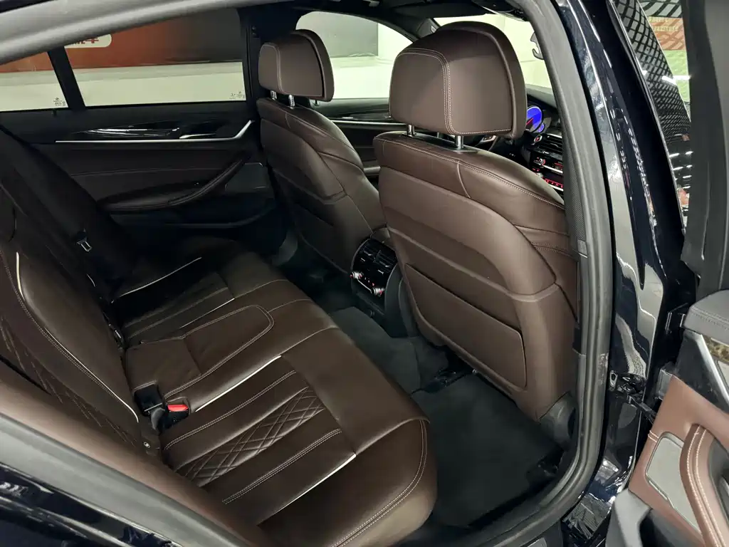 BMW 5 Series (Import) — миниатюра 13
