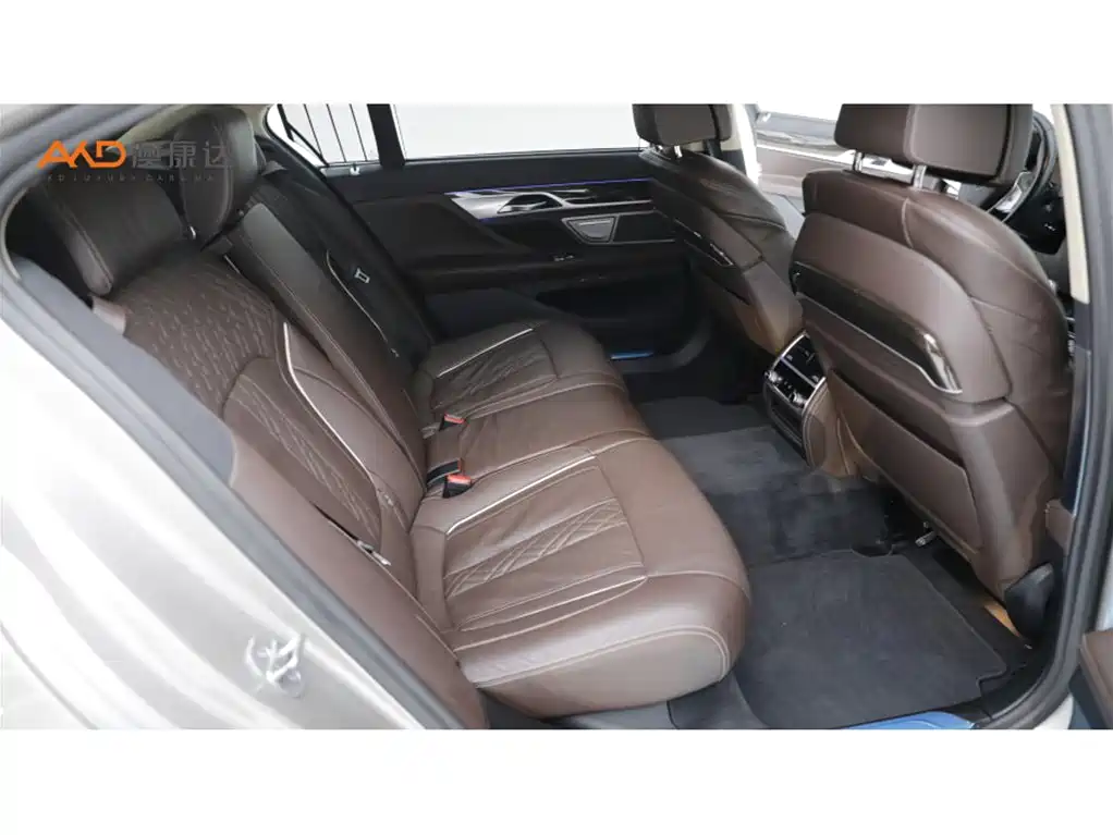 BMW 7 Series — миниатюра 8