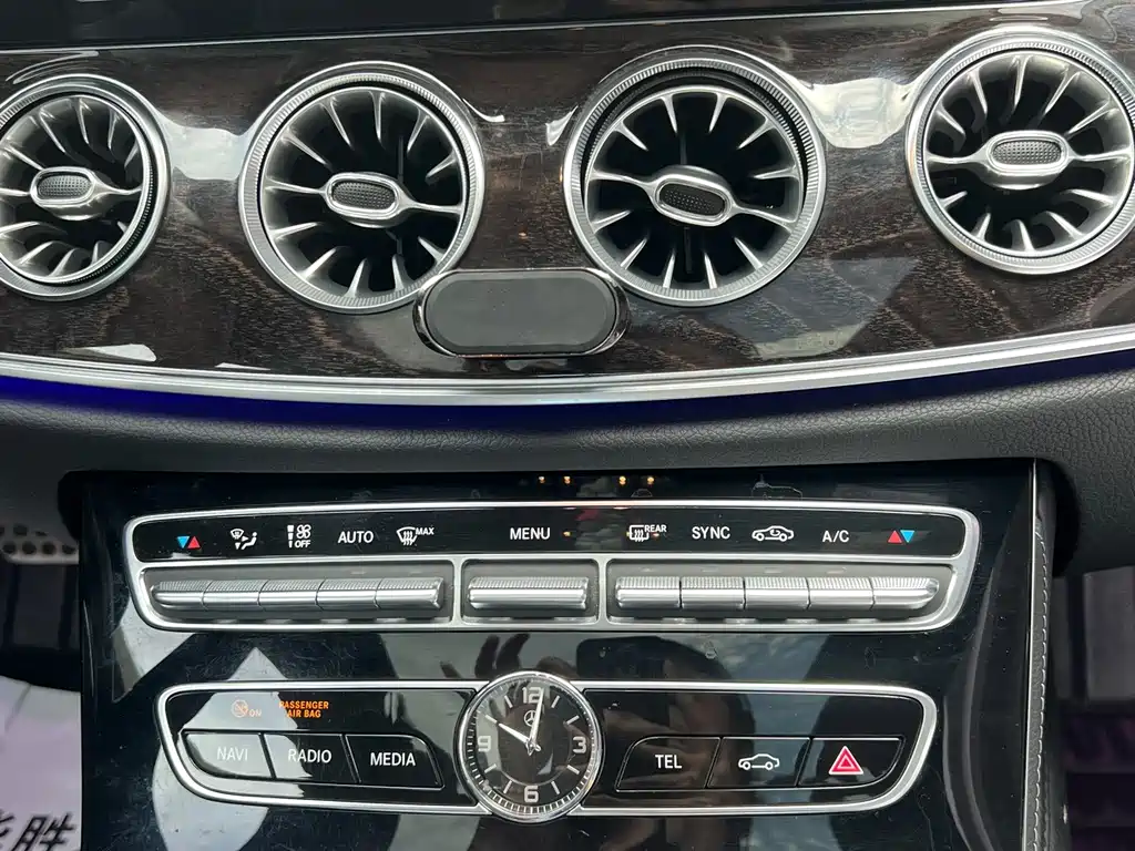 Mercedes-Benz E-Class (Import) — миниатюра 15