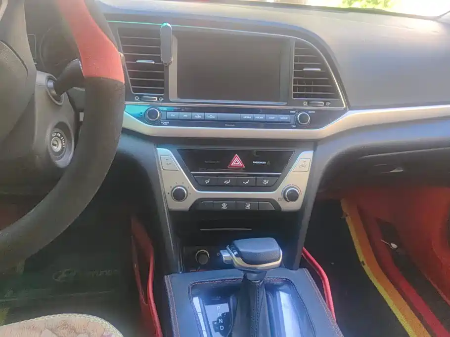 Hyundai Elantra — миниатюра 13